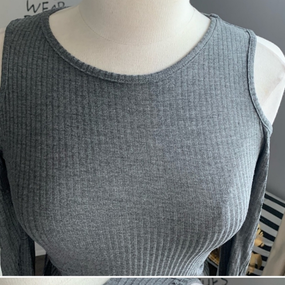 Cold shoulder top size medium